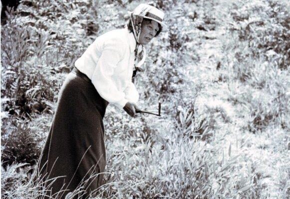 1st HickoryDay-1983-Bettine Burgess 2